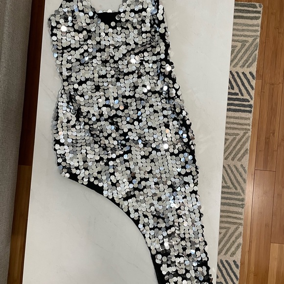 Revolve Sequin Asymmetrical Hem Bella Midi Cocktail Dress Size S - Picture 5 of 6